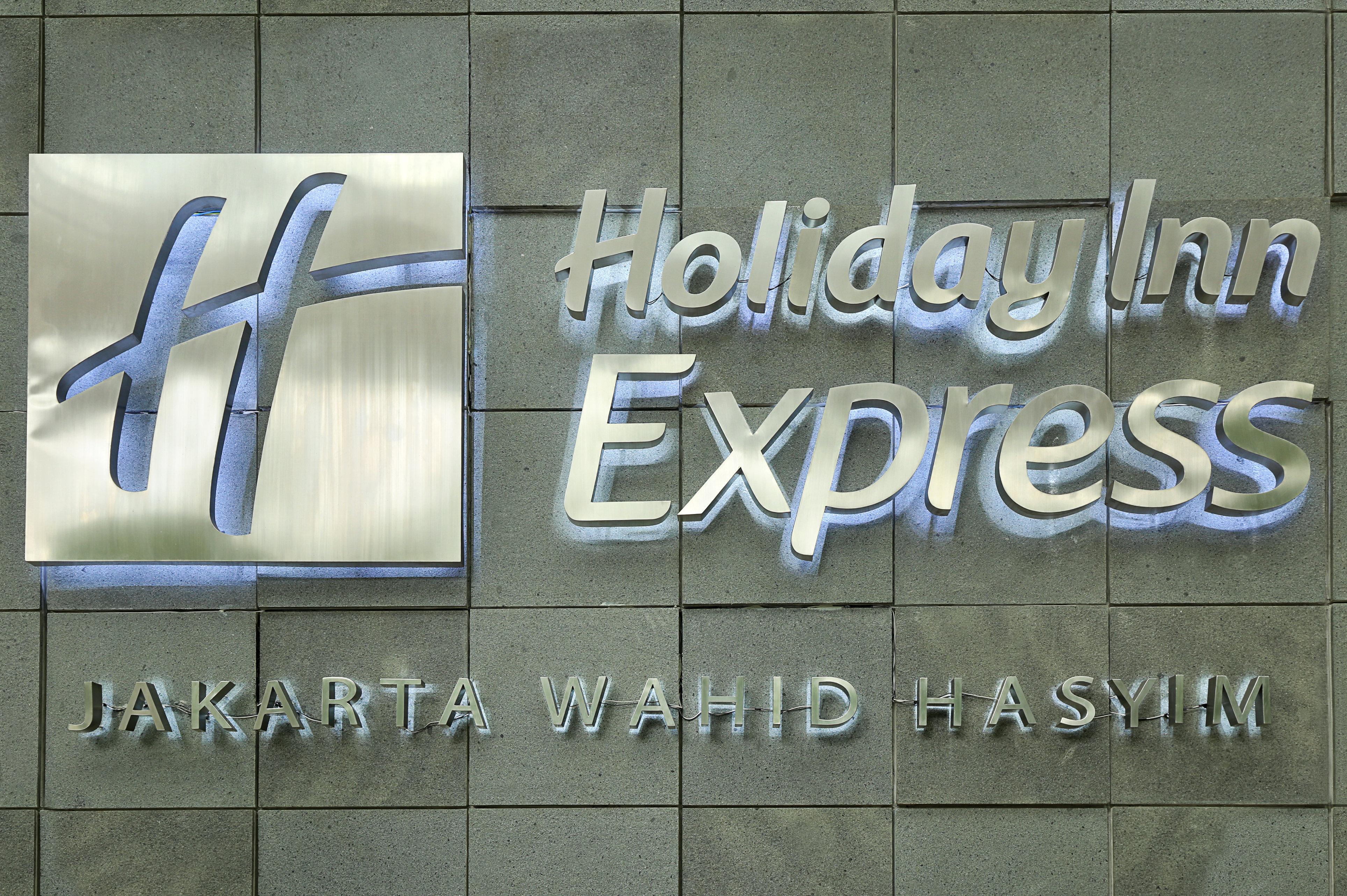Holiday Inn Express Jakarta Wahid Hasyim, An Ihg Hotel Esterno foto